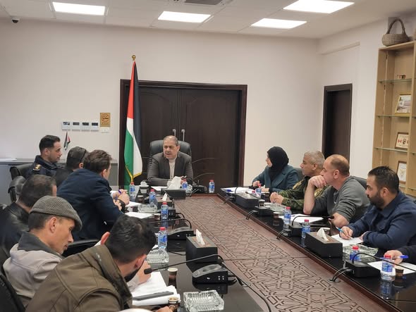 المحافظ طقاطقة يترأس اجتماعًا لفريق الرقابة والتفتيش على الأسواق في محافظة سلفيت