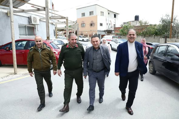 المحافظ طقاطقة يتفقد مديريتي الخدمات الطبية والمخابرات العامة في سلفيت