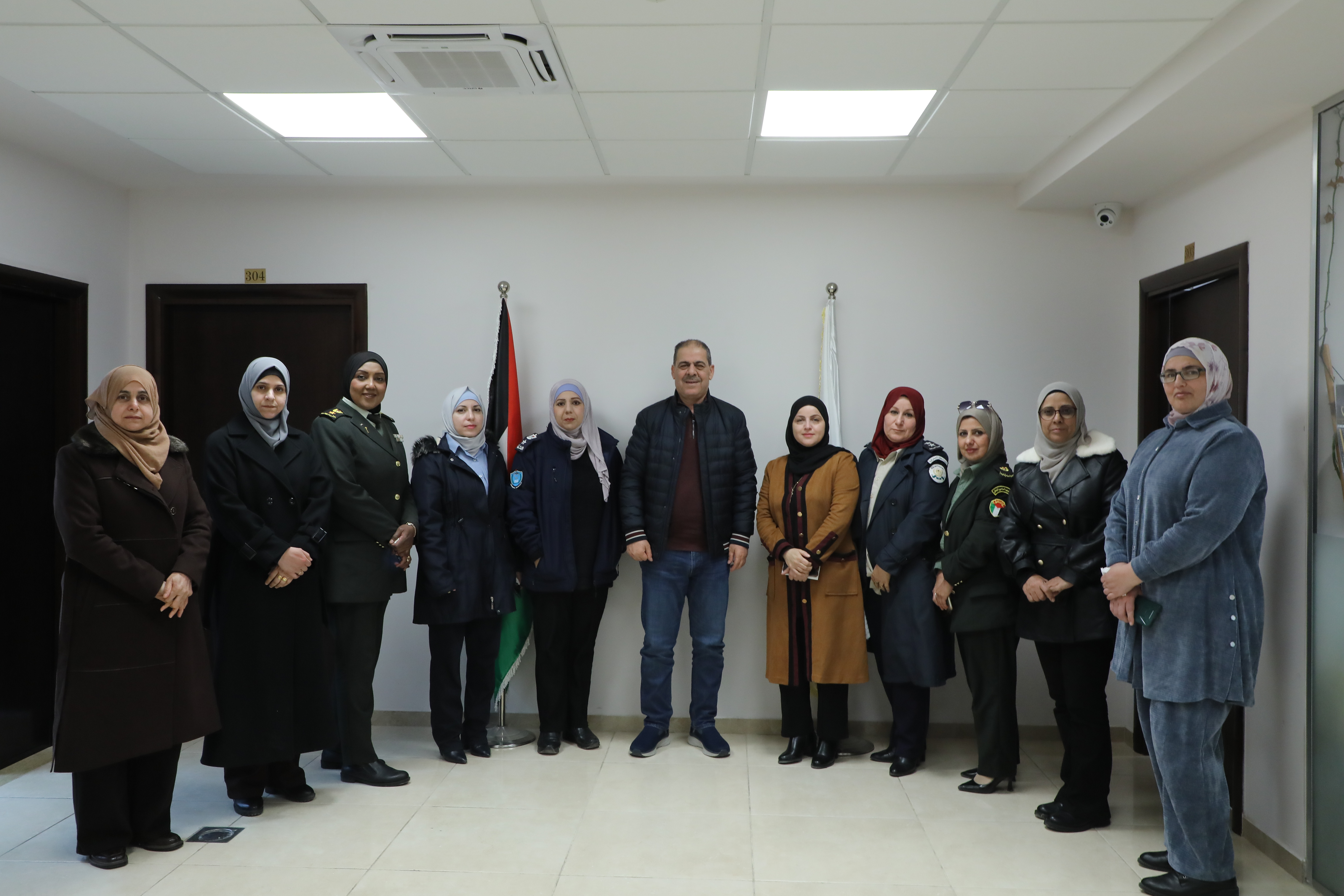 محافظ سلفيت يلتقي لجنة النوع الاجتماعي في المؤسسة الأمنية