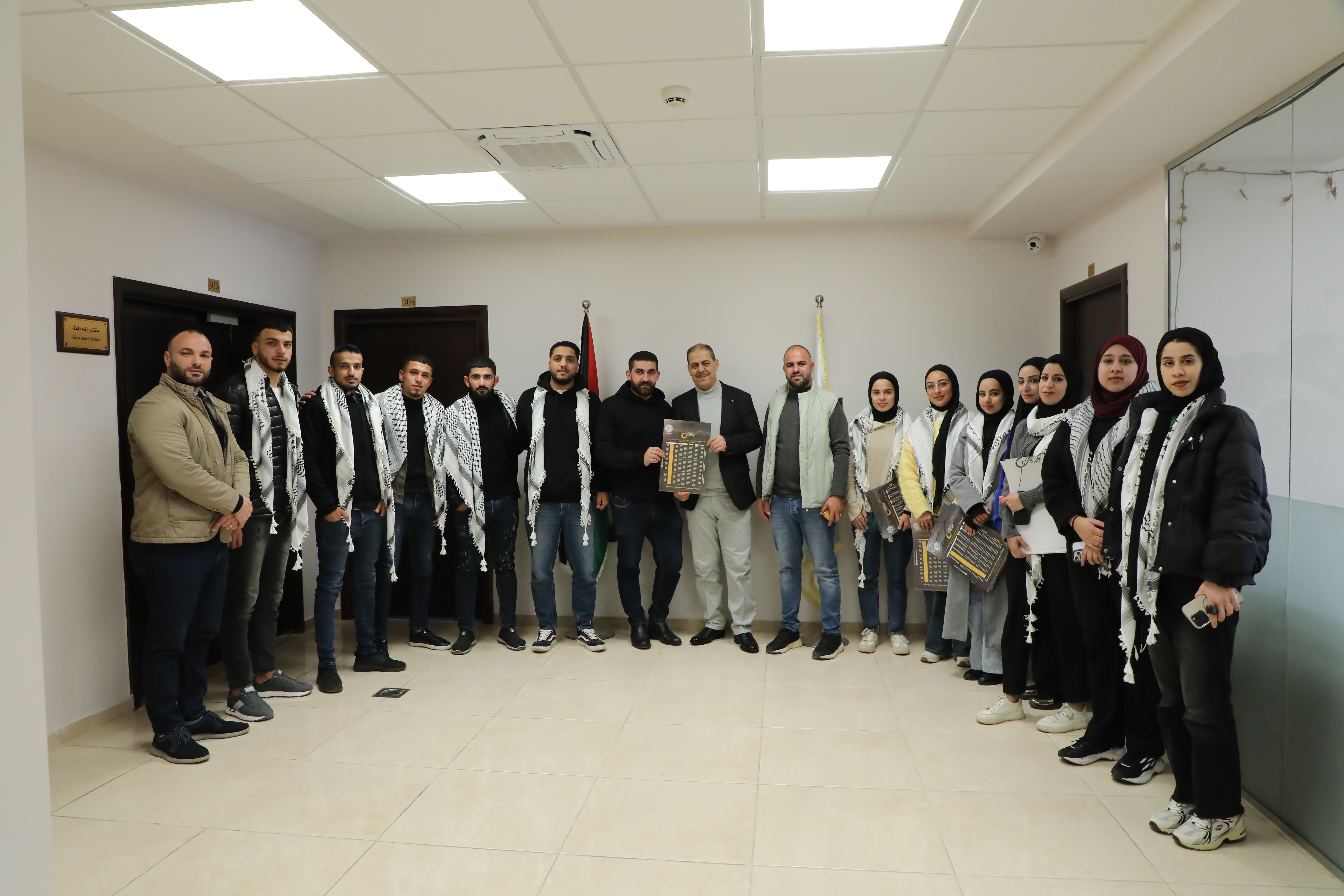 خلال لقائه وفداً من حركة الشبيبة الفتحاوية..محافظ سلفيت طقاطقة يؤكد أهمية دور الشباب في قيادة العمل الوطني ومشاركتهم الفاعلة في شؤون المجتمع المحلي