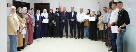 محافظ سلفيت طقاطقة يكرم الطلبة الفائزين في مسابقات وزارة التربية والتعليم العالي