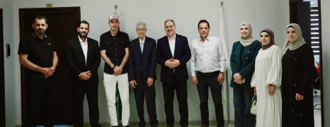 المحافظ طقاطقة يستقبل وفدا من بلدية الزاوية ويؤكد اهمية خدمة المواطنين